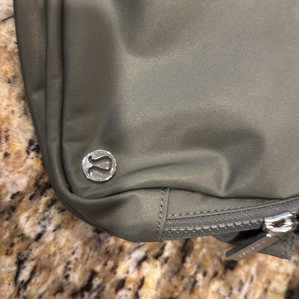 Lululemon belt bag, olive green - Picture 2 of 5